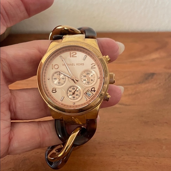 Michael Kors Women’s Brown Chain-Link Watch Small‎ Wrist